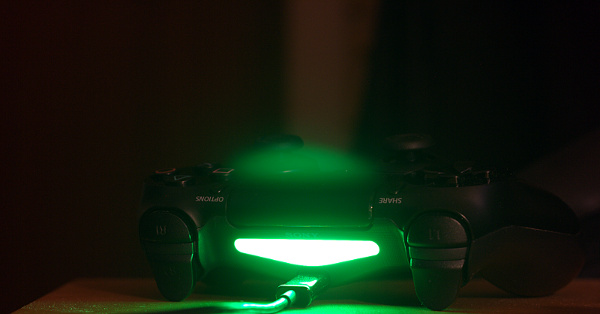 DS4 green light